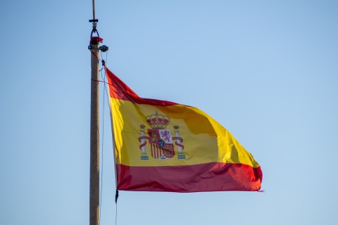 Governo espanhol regularizará 25 mil imigrantes afetados por enchentes do Dana