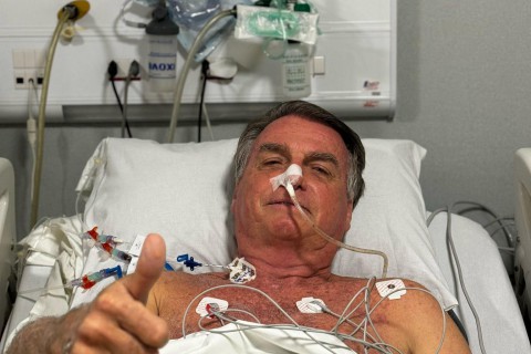Bolsonaro segue internado na UTI após cirurgia abdominal complexa
